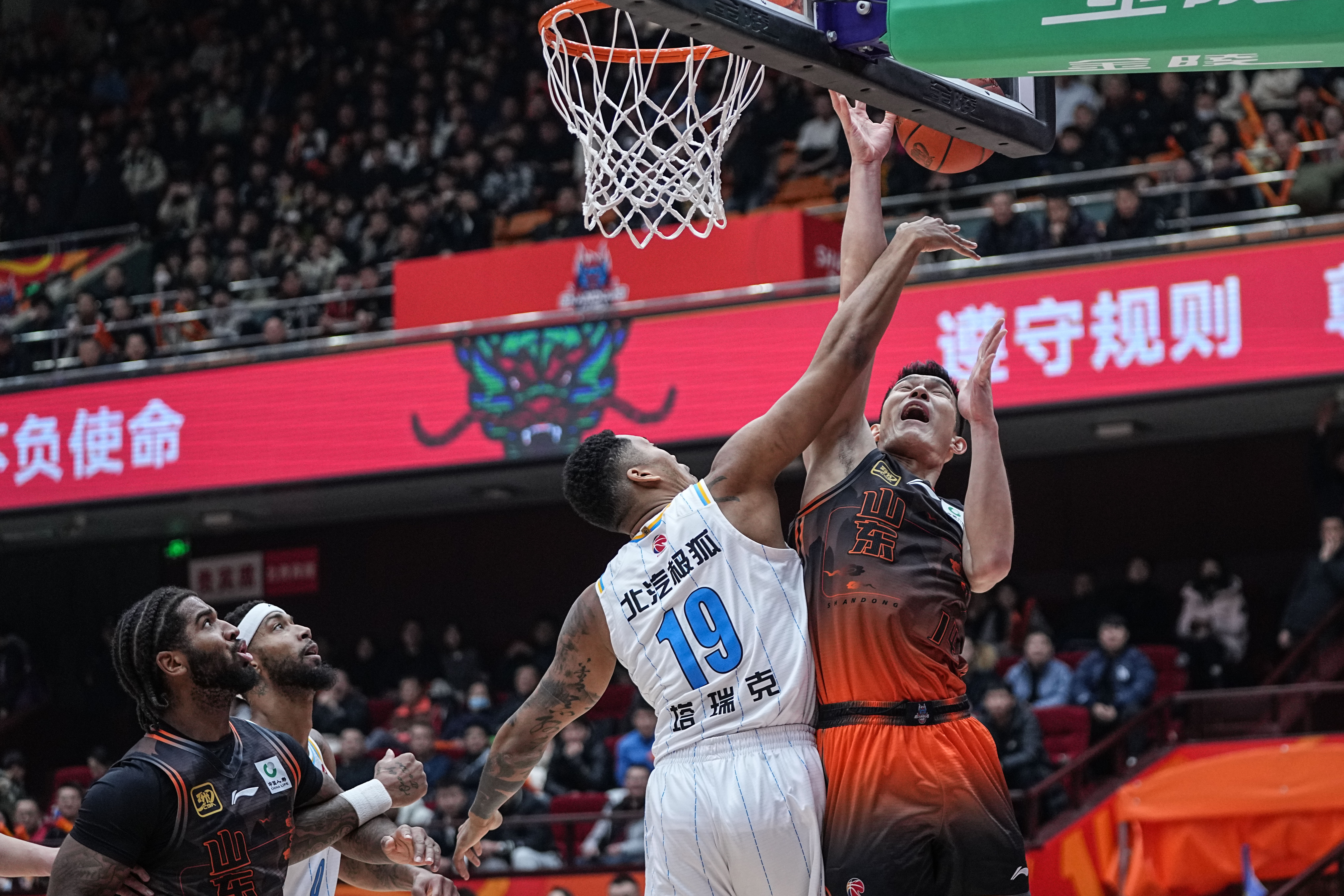 山东男篮发布备战花絮,今夜强势反弹,CBA季后赛任务艰巨,控场能力受关注的简单介绍 山东男篮发布备战花絮,今夜强势反弹,CBA季后赛任务艰巨,控场能力受关注的简单介绍