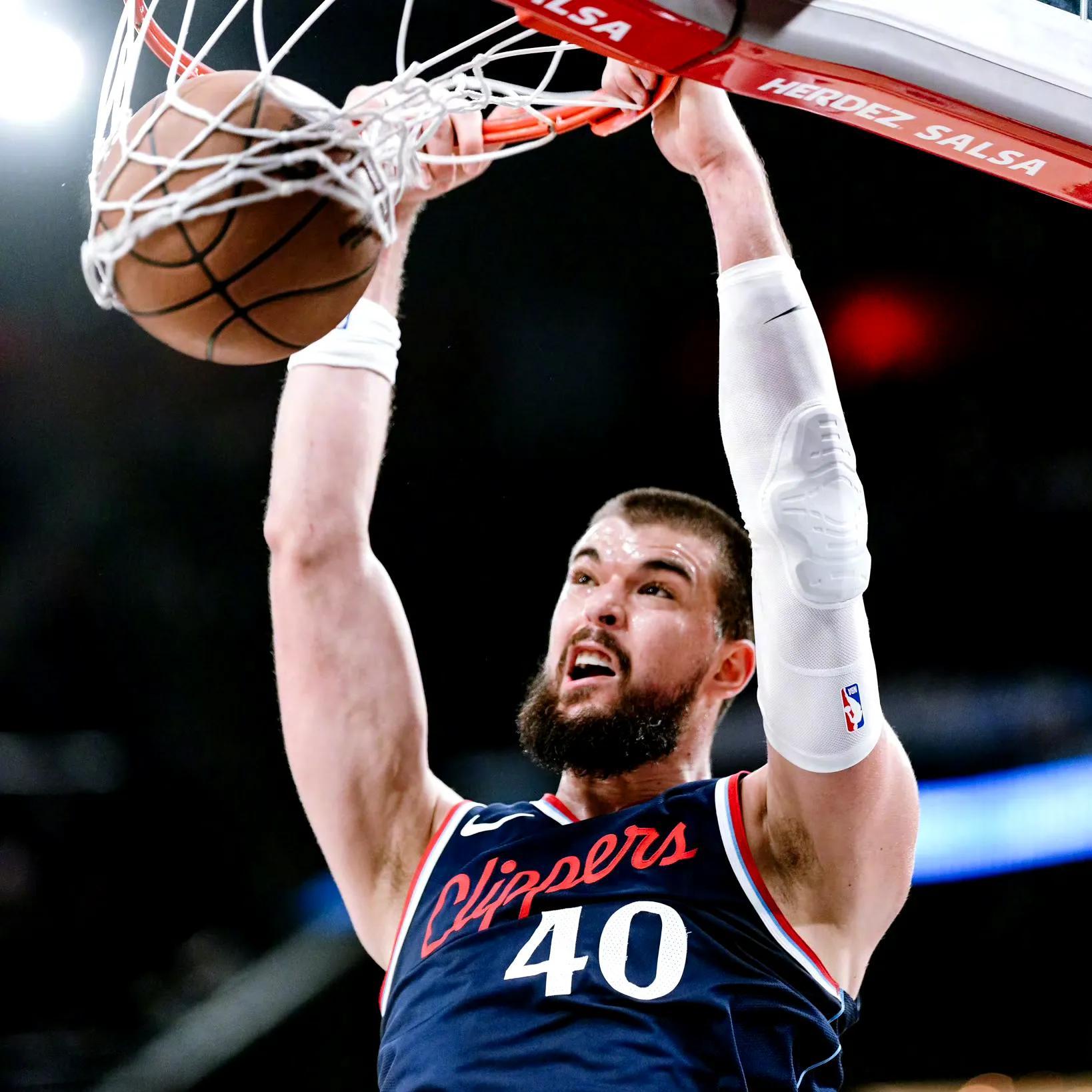 关于辽宁本钢围绕欧篮联官宣签约新奥尔良鹈鹕清晨遗憾出局之后，洛杉矶快船围绕NBA常规赛回应争议的信息